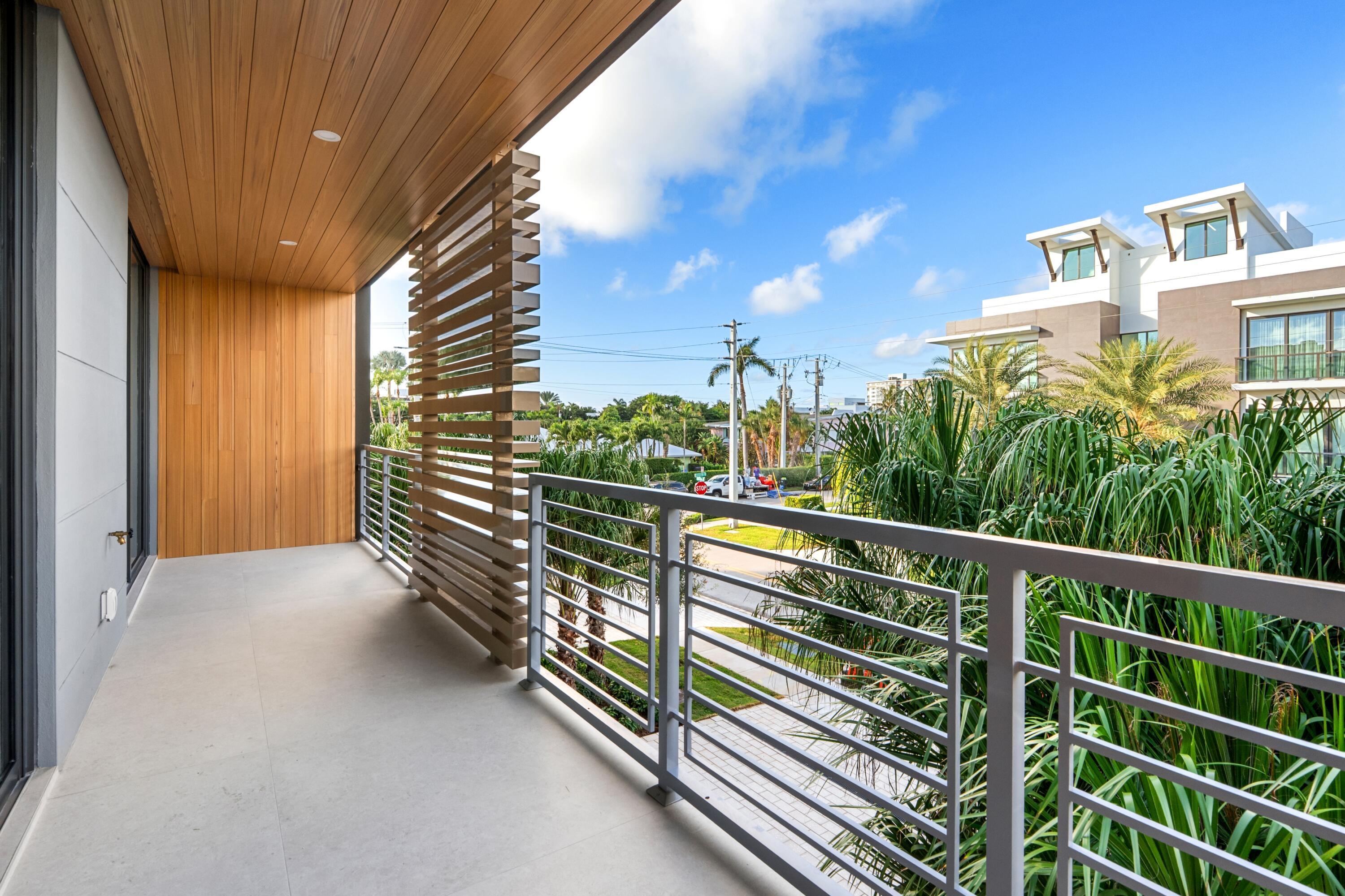 MIRAGE RESIDENCES - Residential