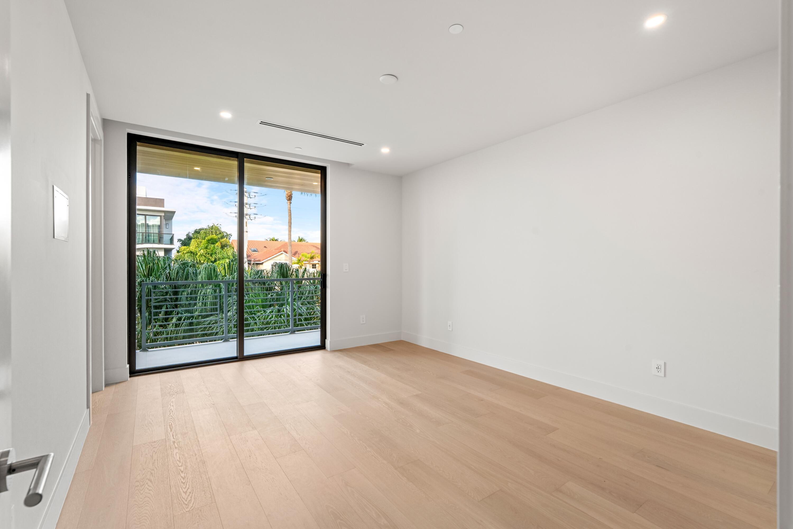 MIRAGE RESIDENCES - Residential