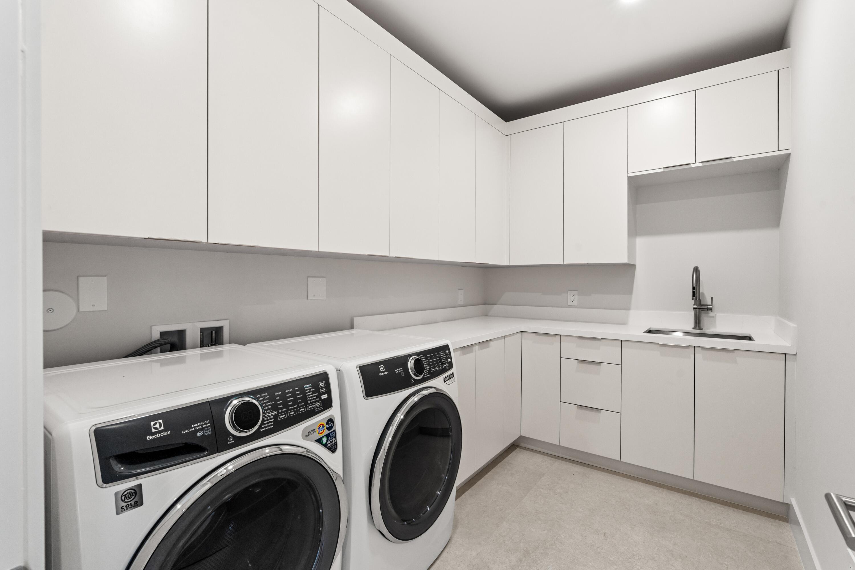 MIRAGE RESIDENCES - Residential