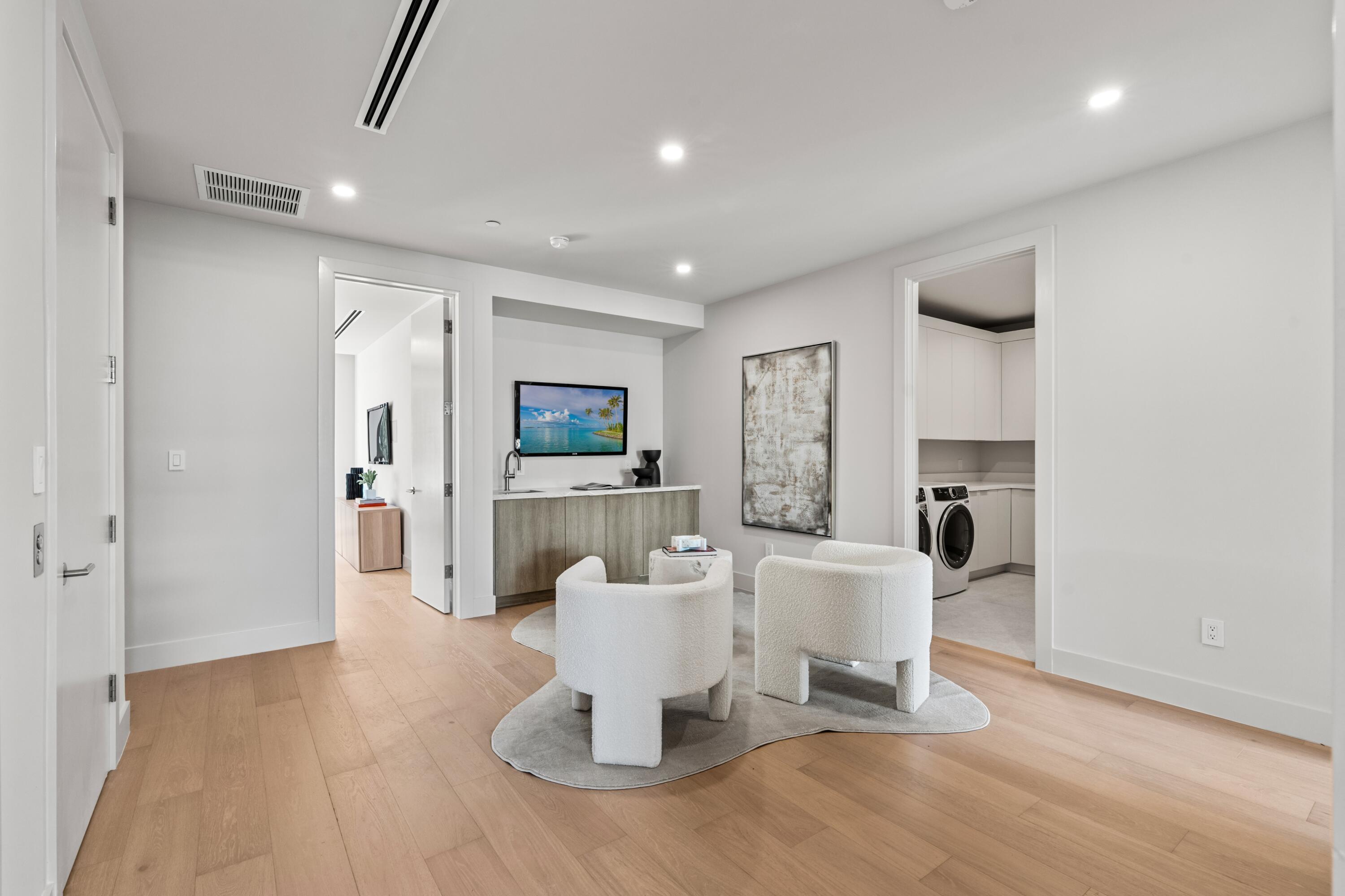 MIRAGE RESIDENCES - Residential