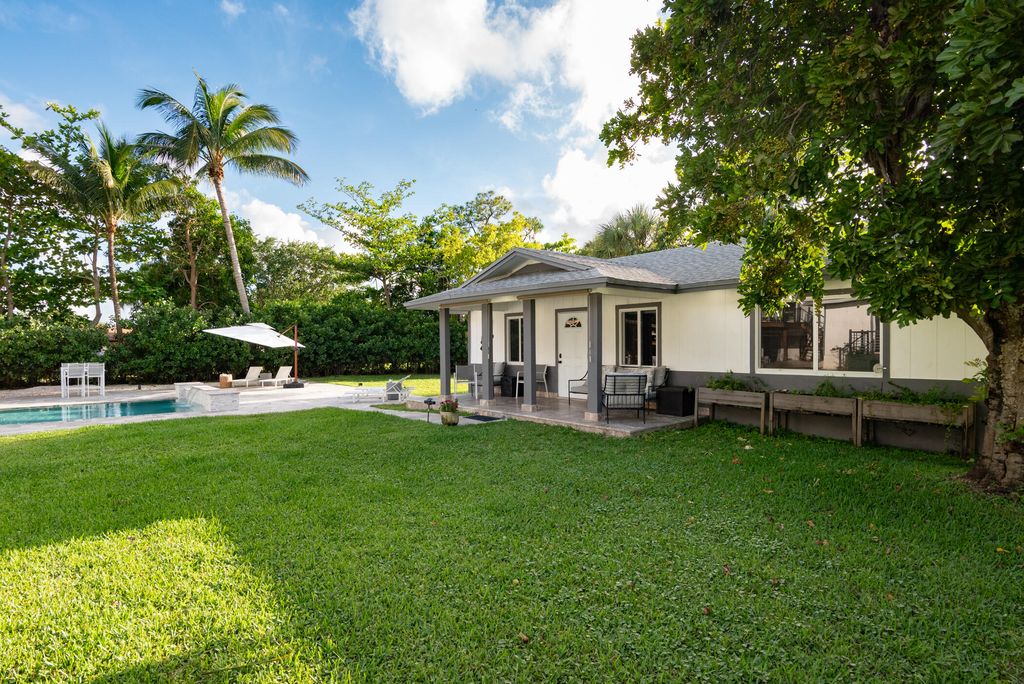 Photo of 13487 Barwick Road #B, Delray Beach, FL 33445 (MLS # B26022189)
