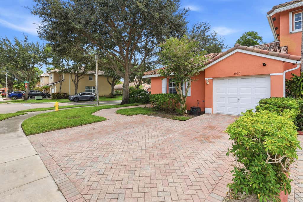 Photo of 3990 NW 91ST Terrace, Sunrise, FL 33351 (MLS # B26060082)