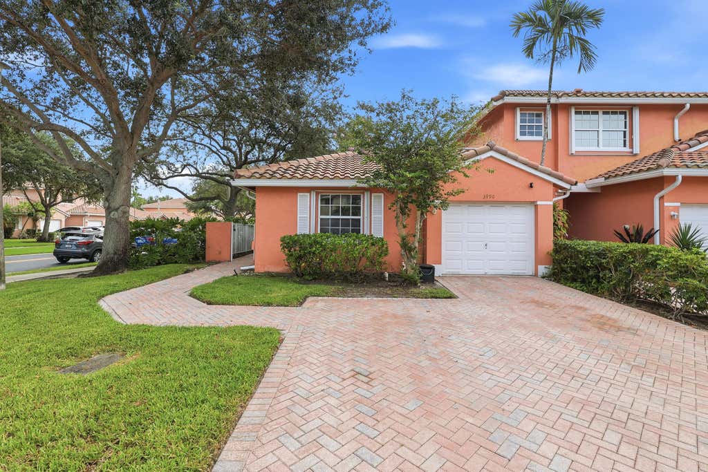 Photo of 3990 NW 91ST Terrace, Sunrise, FL 33351 (MLS # B26060082)