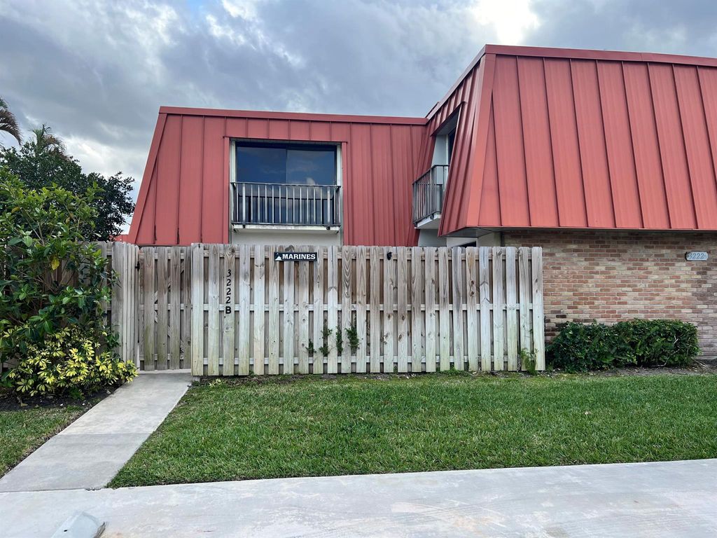 Photo of 3222 N Meridian Way N #B, Palm Beach Gardens, FL 33410 (MLS # R10970999)