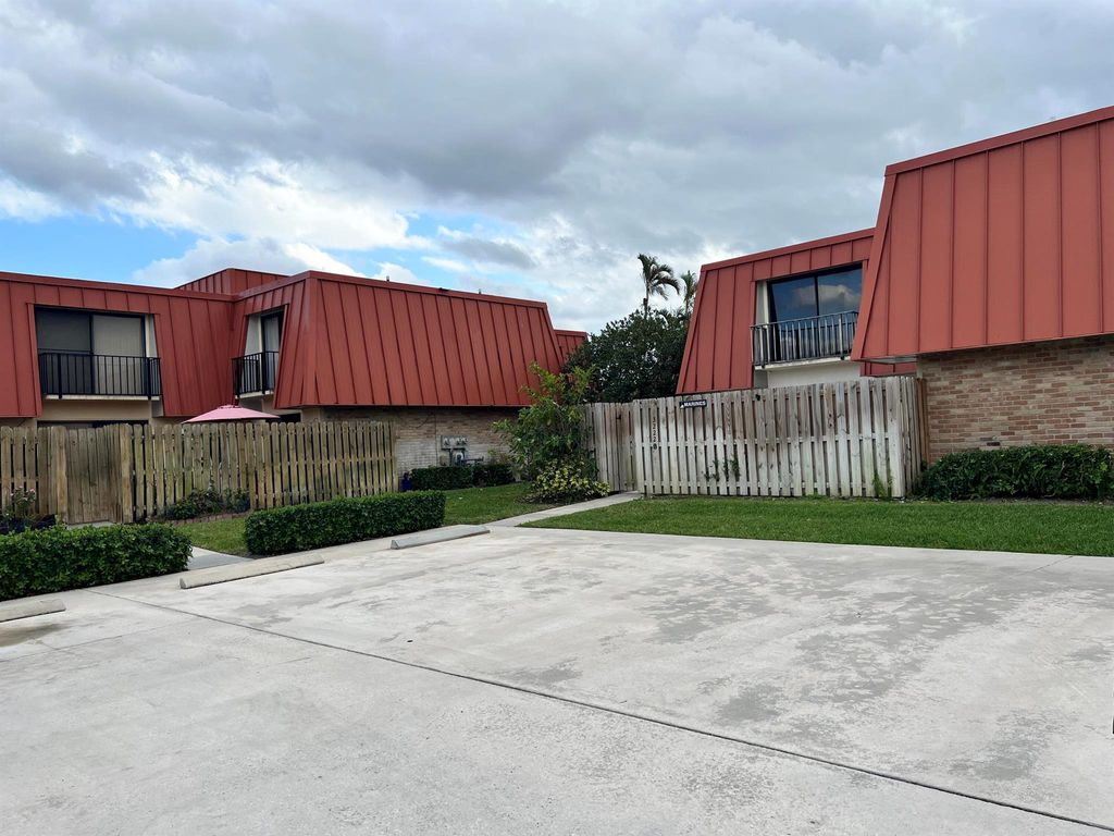 Photo of 3222 N Meridian Way N #B, Palm Beach Gardens, FL 33410 (MLS # R10970999)