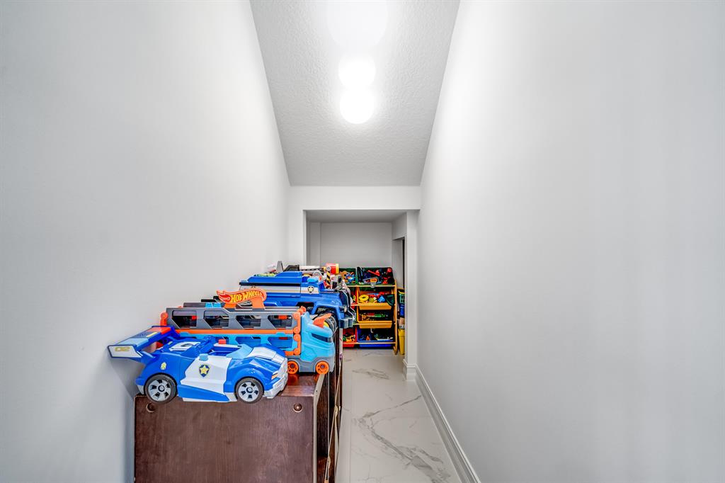 PALM MEADOWS ESTATES - Residential