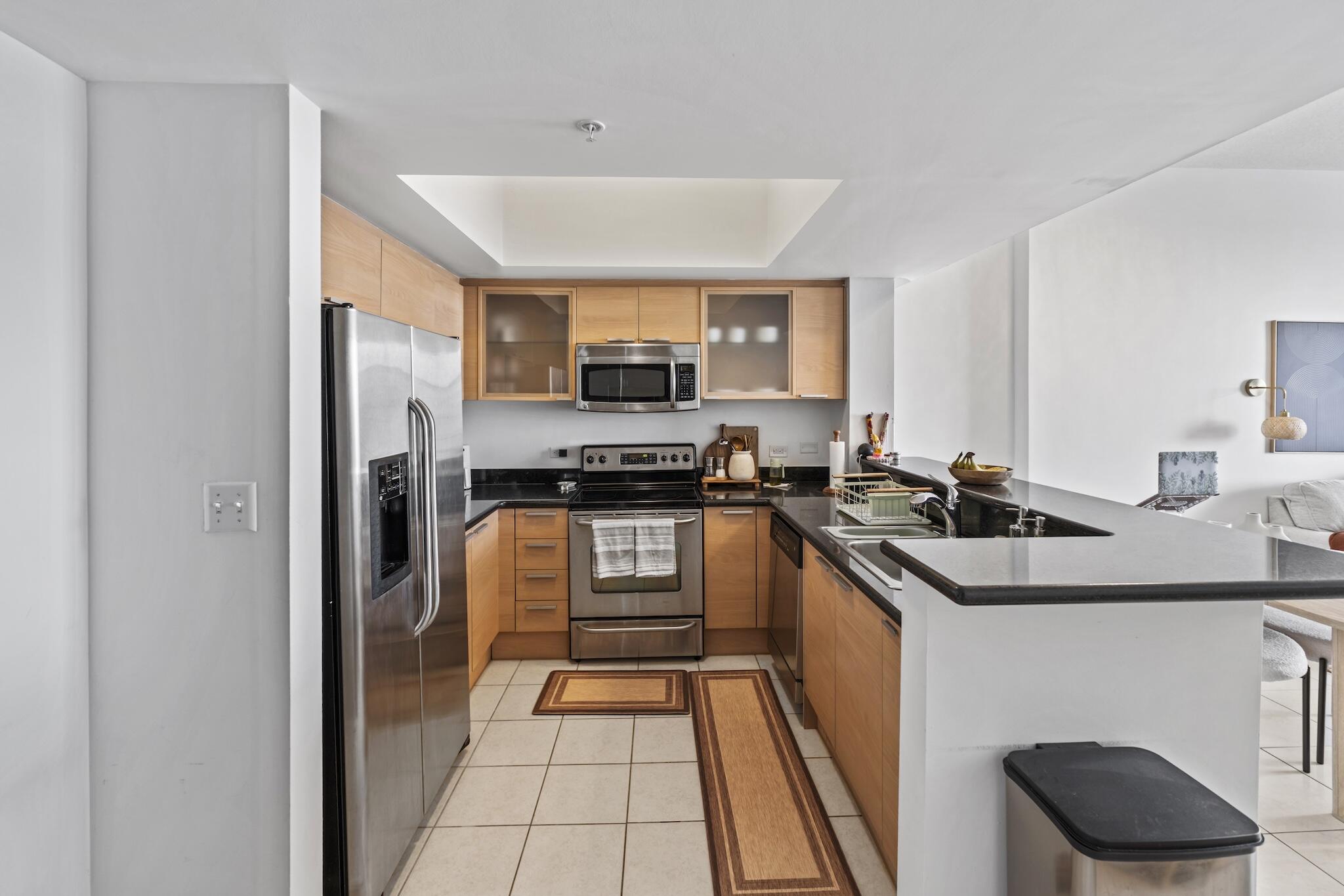 HOLLYWOOD STATION RES CONDO - Residential