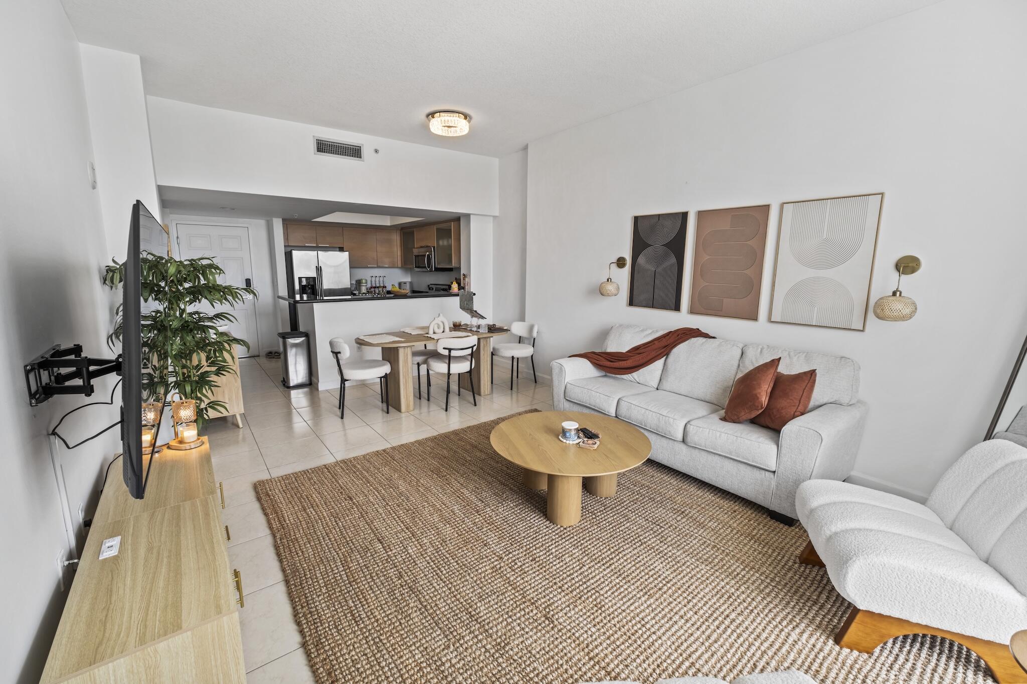 HOLLYWOOD STATION RES CONDO - Residential