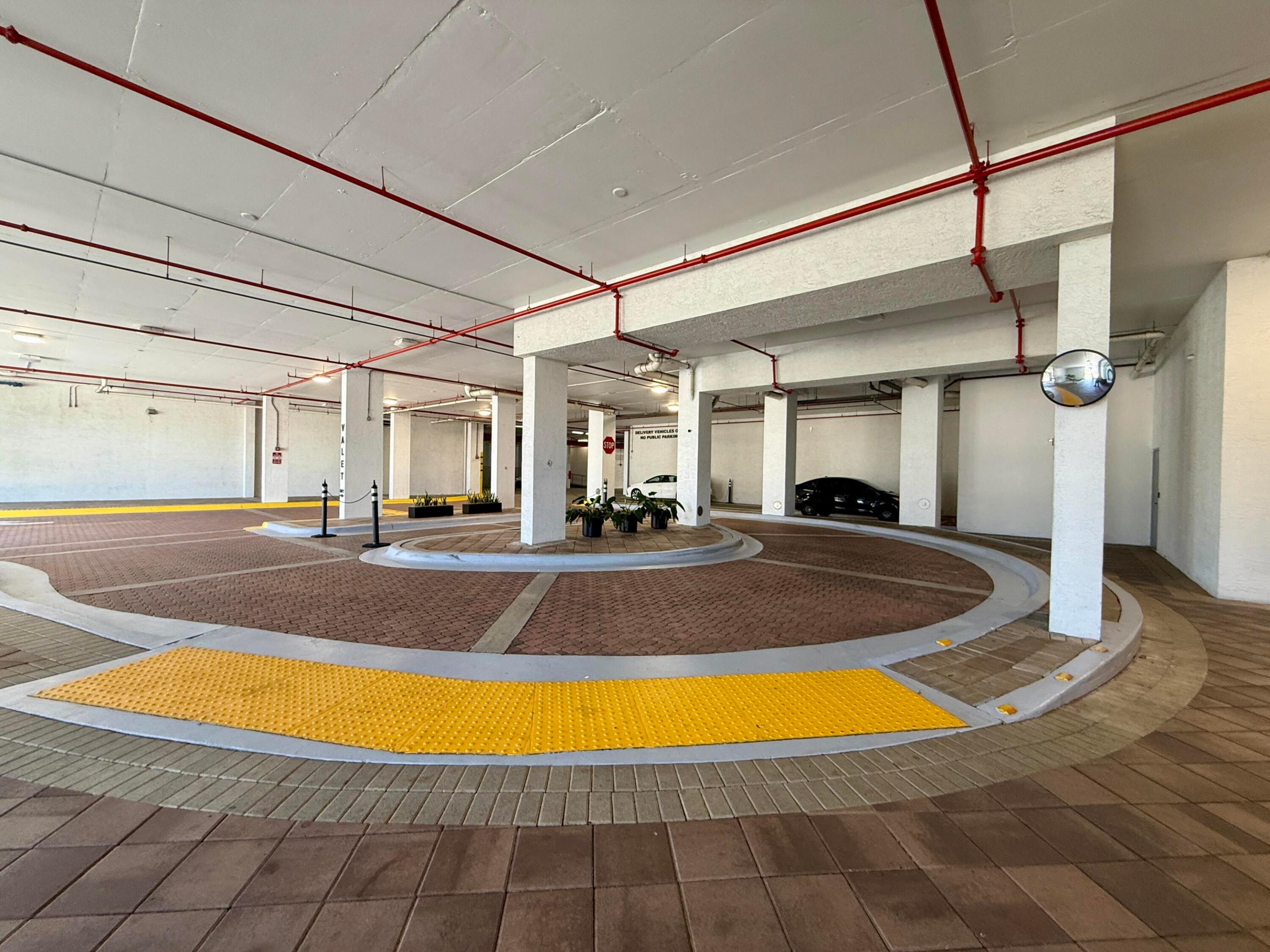 HOLLYWOOD STATION RES CONDO - Residential