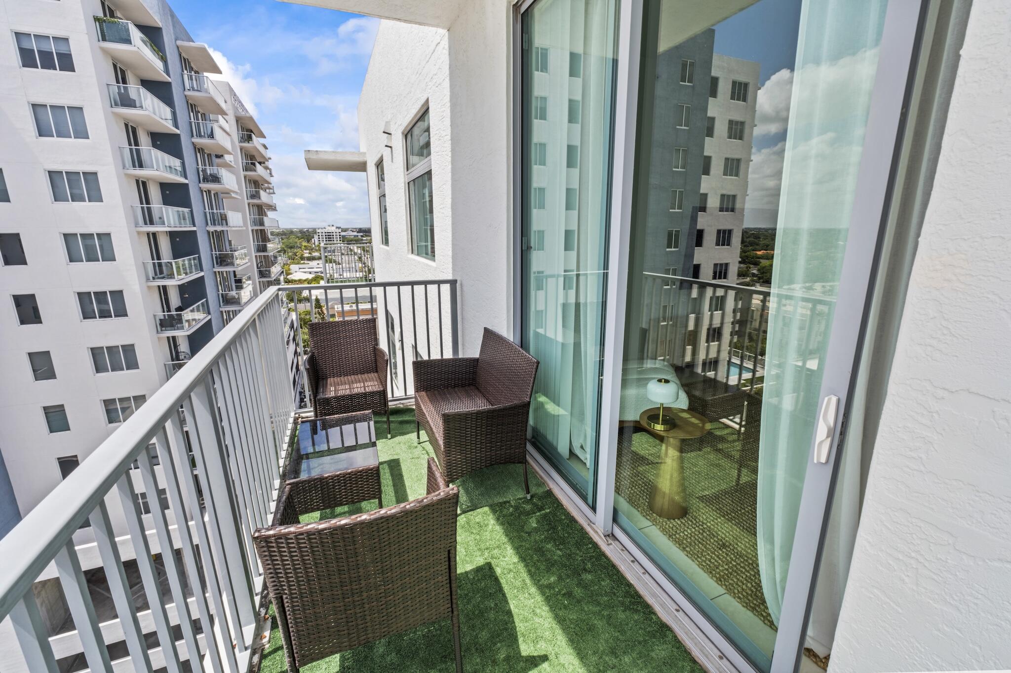 HOLLYWOOD STATION RES CONDO - Residential