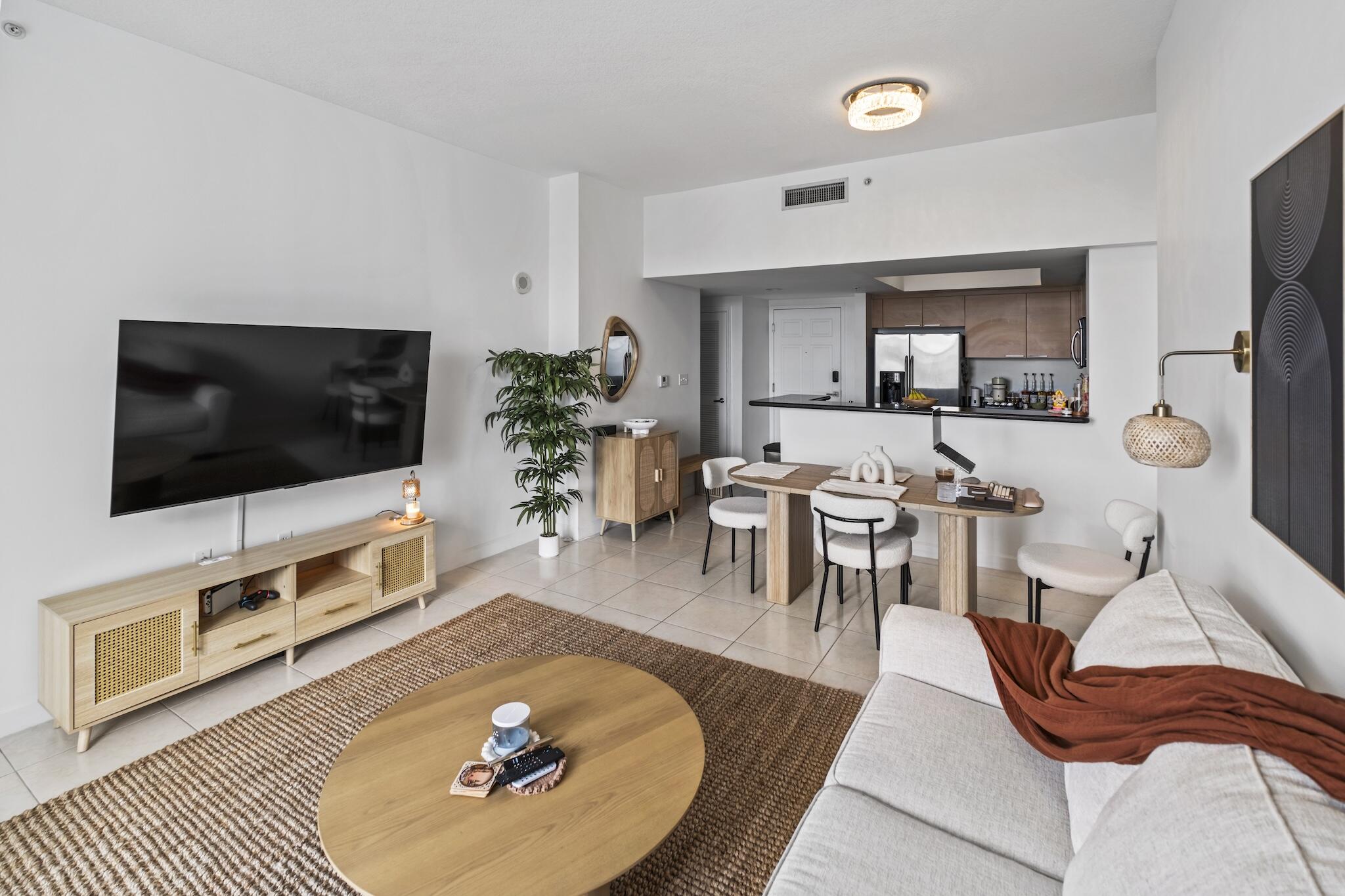 HOLLYWOOD STATION RES CONDO - Residential