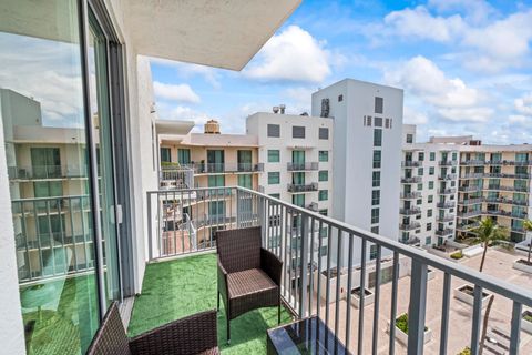 Tiny photo for 140 S Dixie Highway #823, Hollywood, FL 33020 (MLS # B26013032)