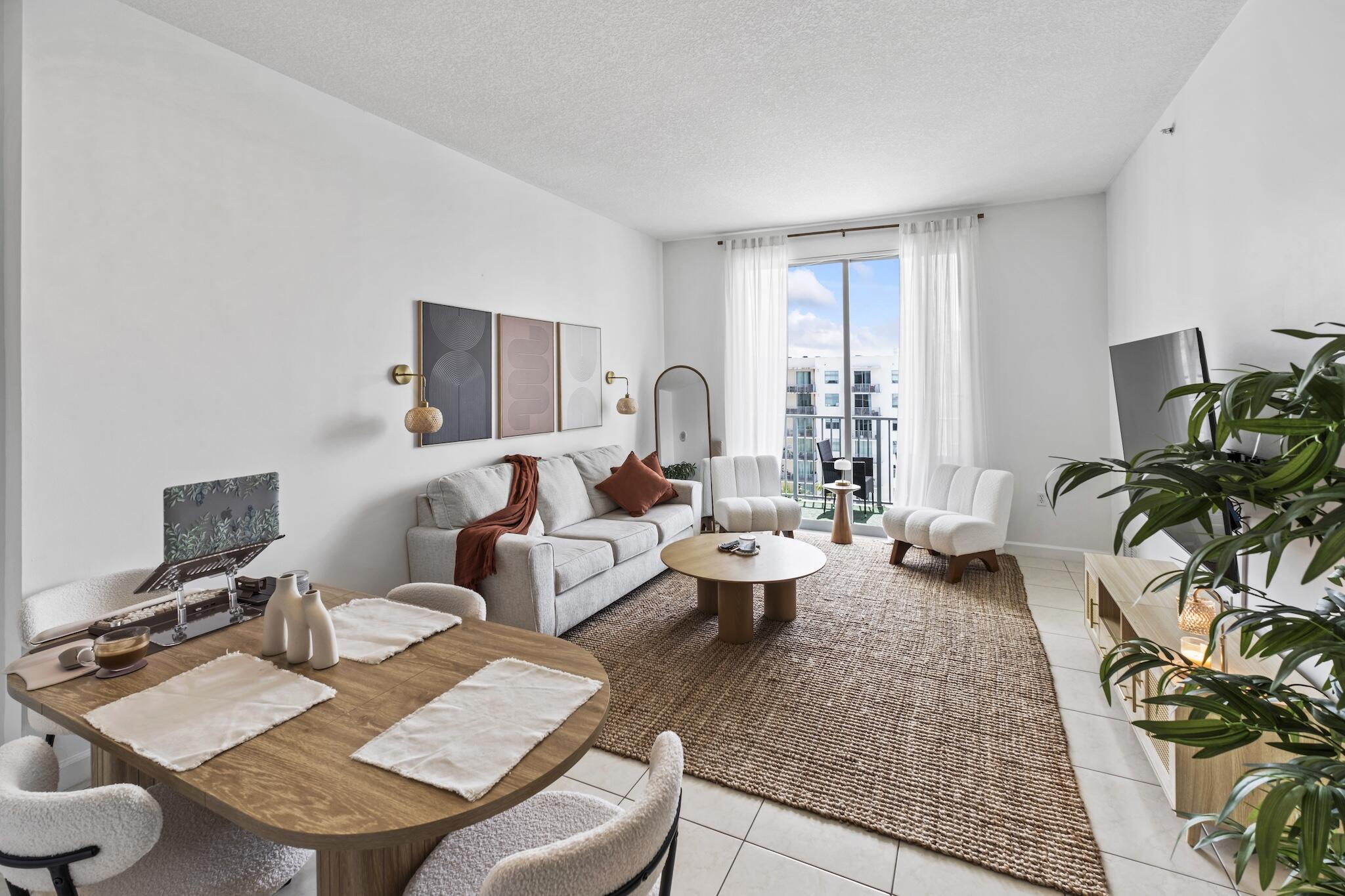 HOLLYWOOD STATION RES CONDO - Residential