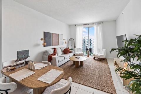 Tiny photo for 140 S Dixie Highway #823, Hollywood, FL 33020 (MLS # B26013032)