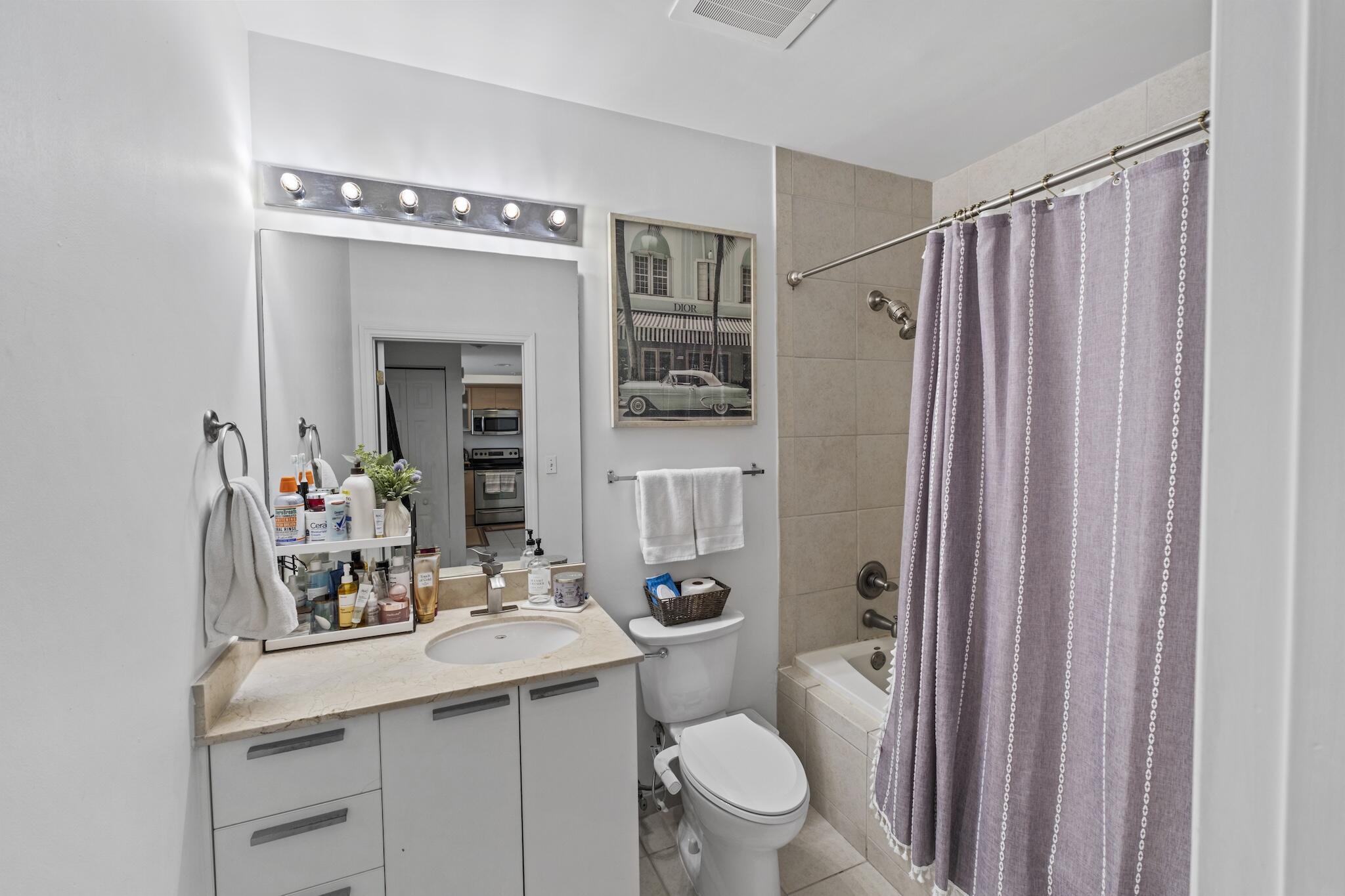 HOLLYWOOD STATION RES CONDO - Residential