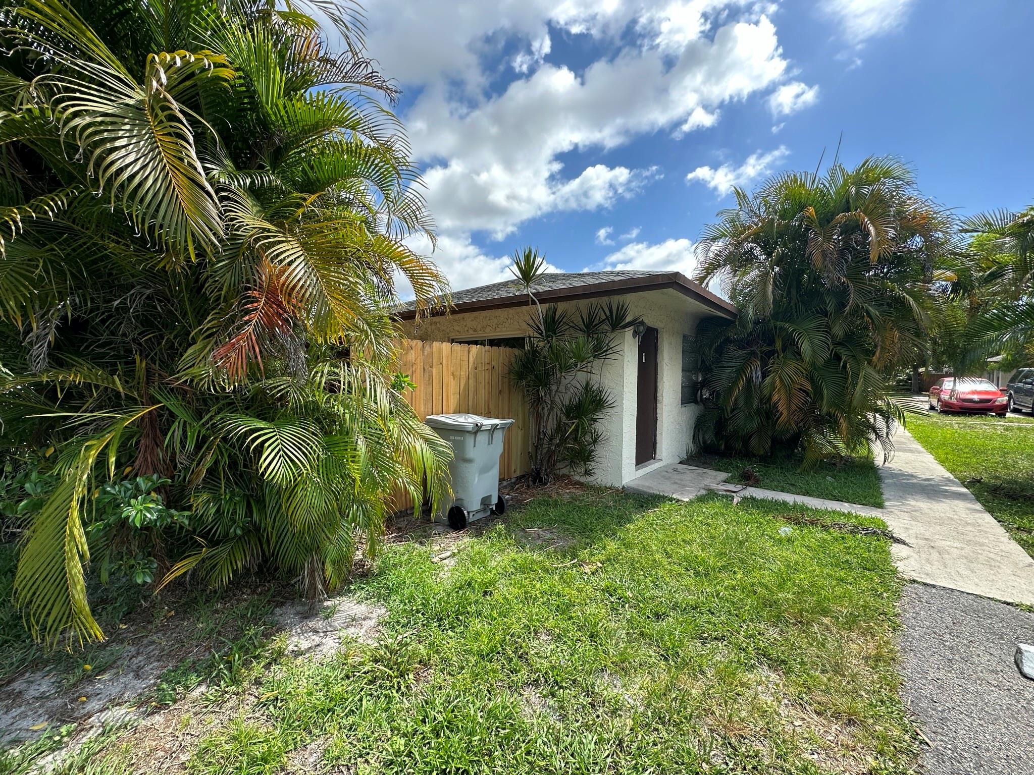 Great investment opportunity. Rent-friendly HOA. A spacious 1-bedroom 1 bathroom villa in a prime location. Open kitchen, large living area, needs updates AC is newer.
