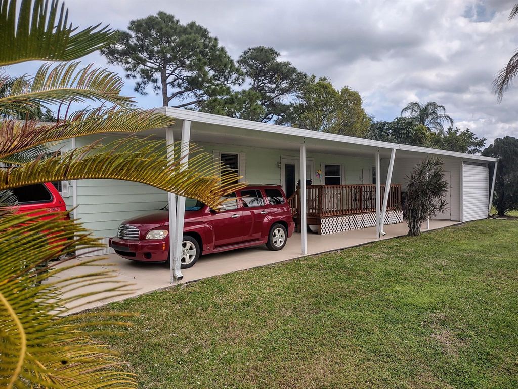 Photo of 5 Montanzas Road, Port Saint Lucie, FL 34952 (MLS # R10960685)