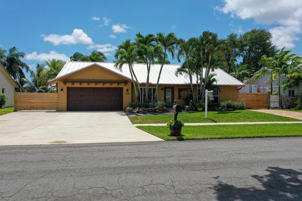 Photo of 1258 NW 13th Avenue, Boynton Beach, FL 33426 (MLS # R11082035)