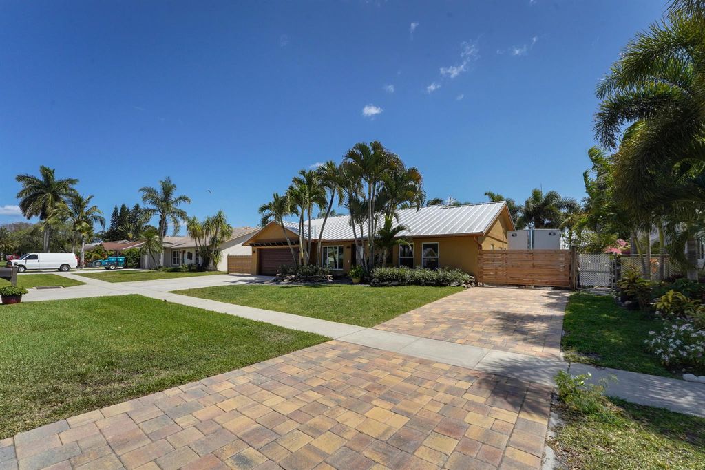 Photo of 1258 NW 13th Avenue, Boynton Beach, FL 33426 (MLS # R11082035)