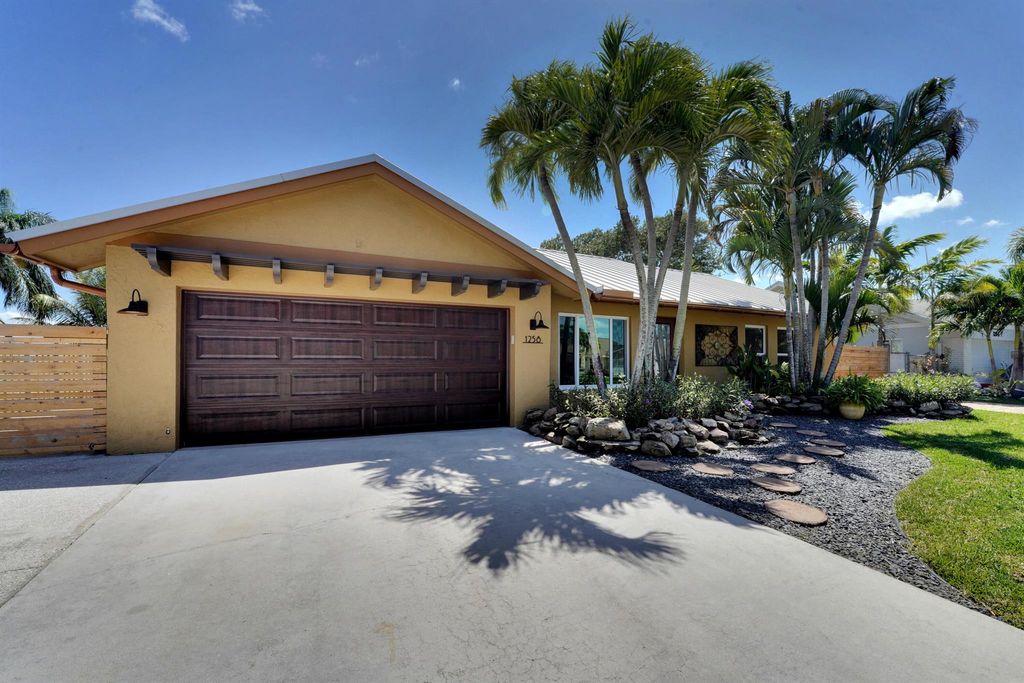 Photo of 1258 NW 13th Avenue, Boynton Beach, FL 33426 (MLS # R11082035)