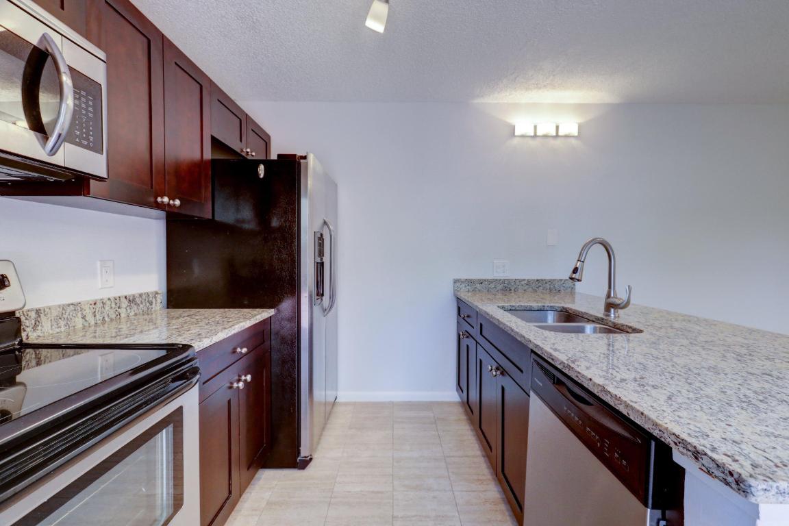 VILLAGE OF SANDALWOOD LAKES SOUTH - Residential Lease