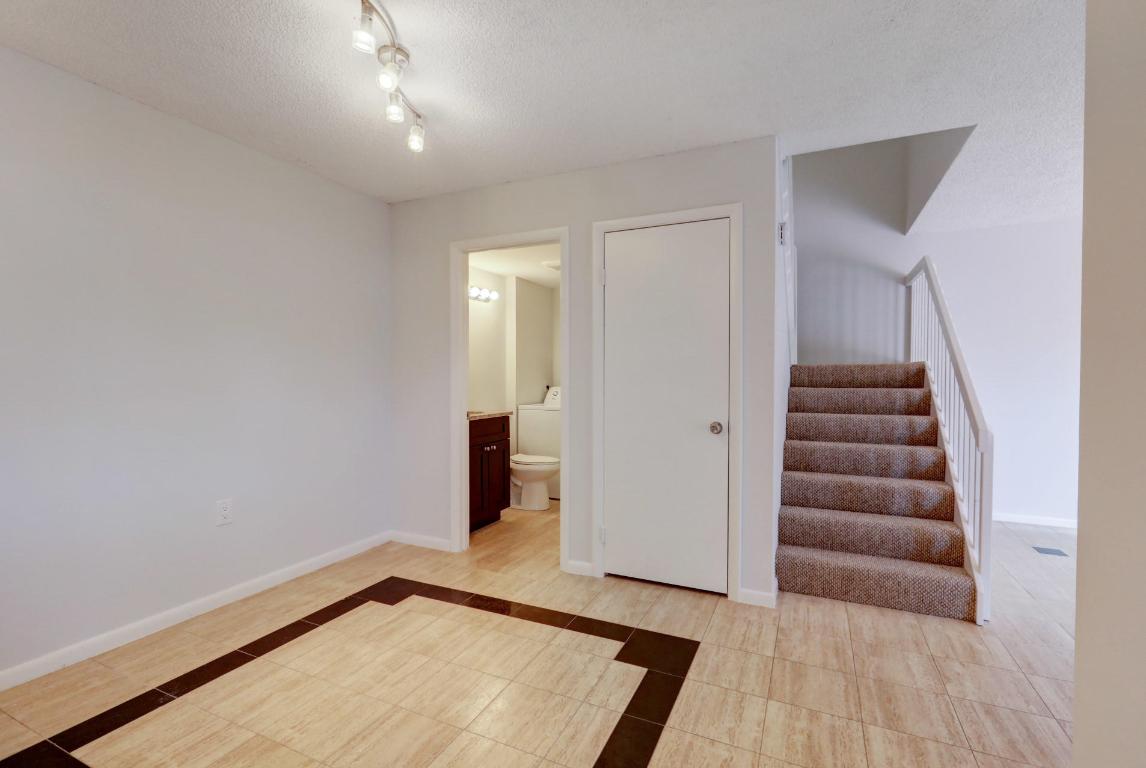 VILLAGE OF SANDALWOOD LAKES SOUTH - Residential Lease