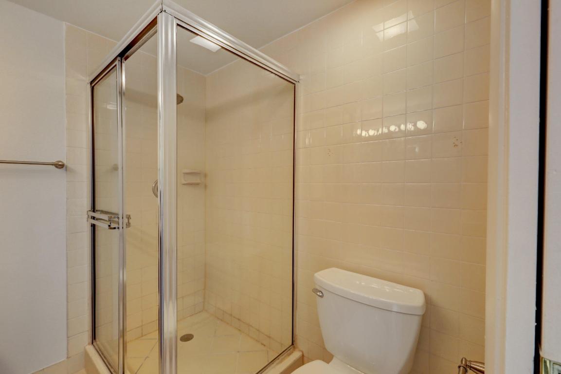 VILLAGE OF SANDALWOOD LAKES SOUTH - Residential Lease