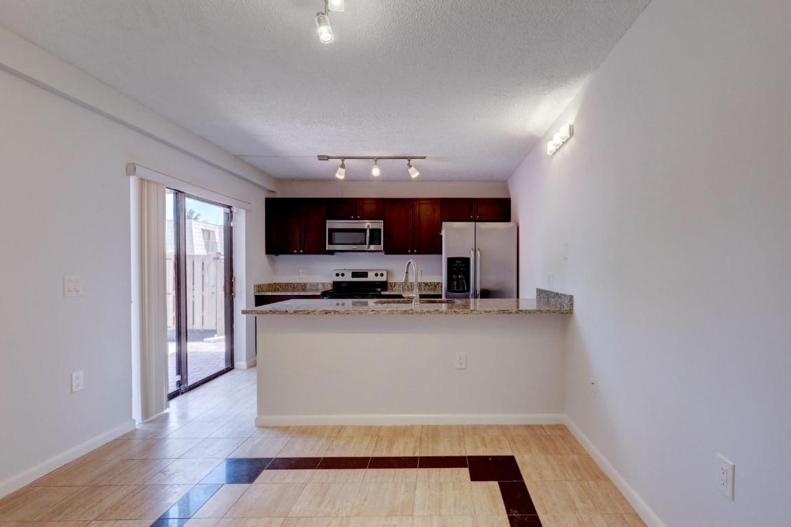 VILLAGE OF SANDALWOOD LAKES SOUTH - Residential Lease