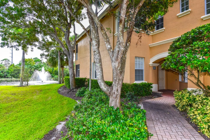Photo 1 of 28 — 698 SW GLEN CREST Way, Stuart, FL 34997