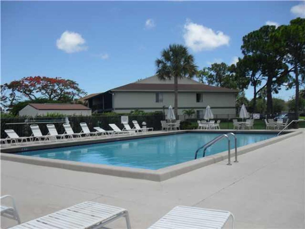 Photo of 6467 Chasewood G Drive #G, Jupiter, FL 33458 (MLS # R11031102)