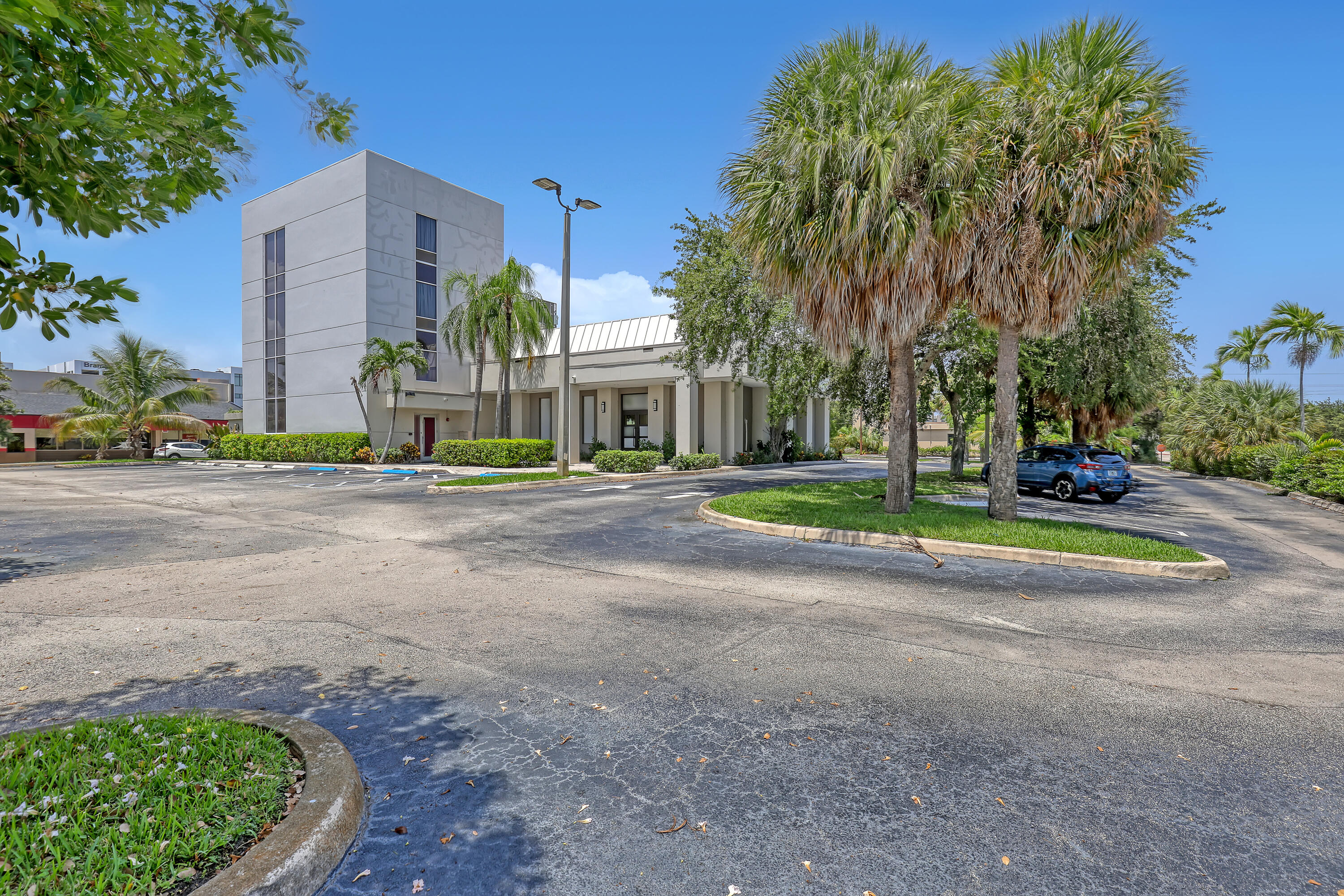 View photos, virtual tours, details... 2701 OKEECHOBEE Boulevard