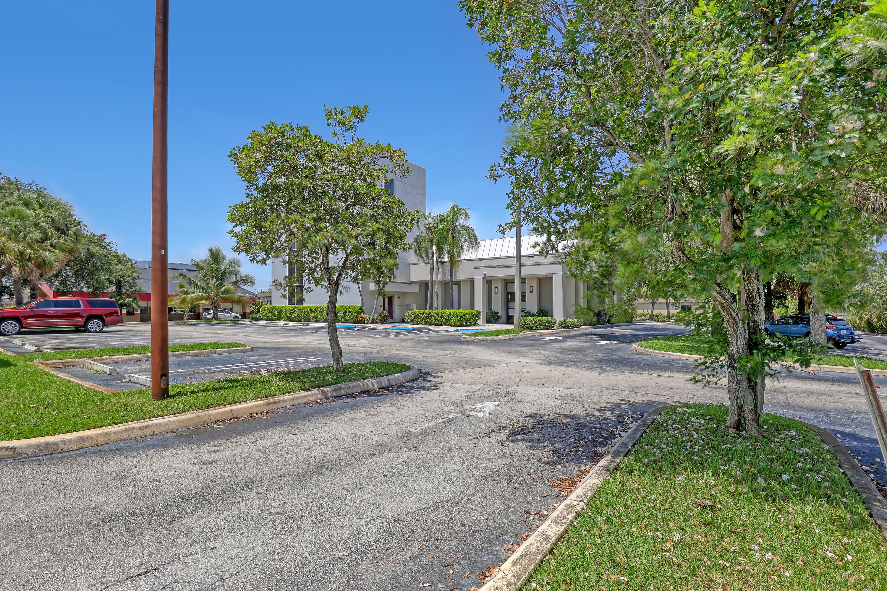 View photos, virtual tours, details... 2701 OKEECHOBEE Boulevard