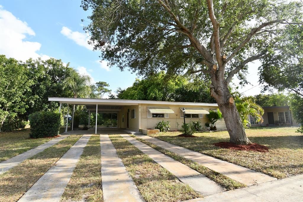 Photo of 160 S Naranja Avenue Ave, Port St Lucie, FL 34983 (MLS # R10703573)