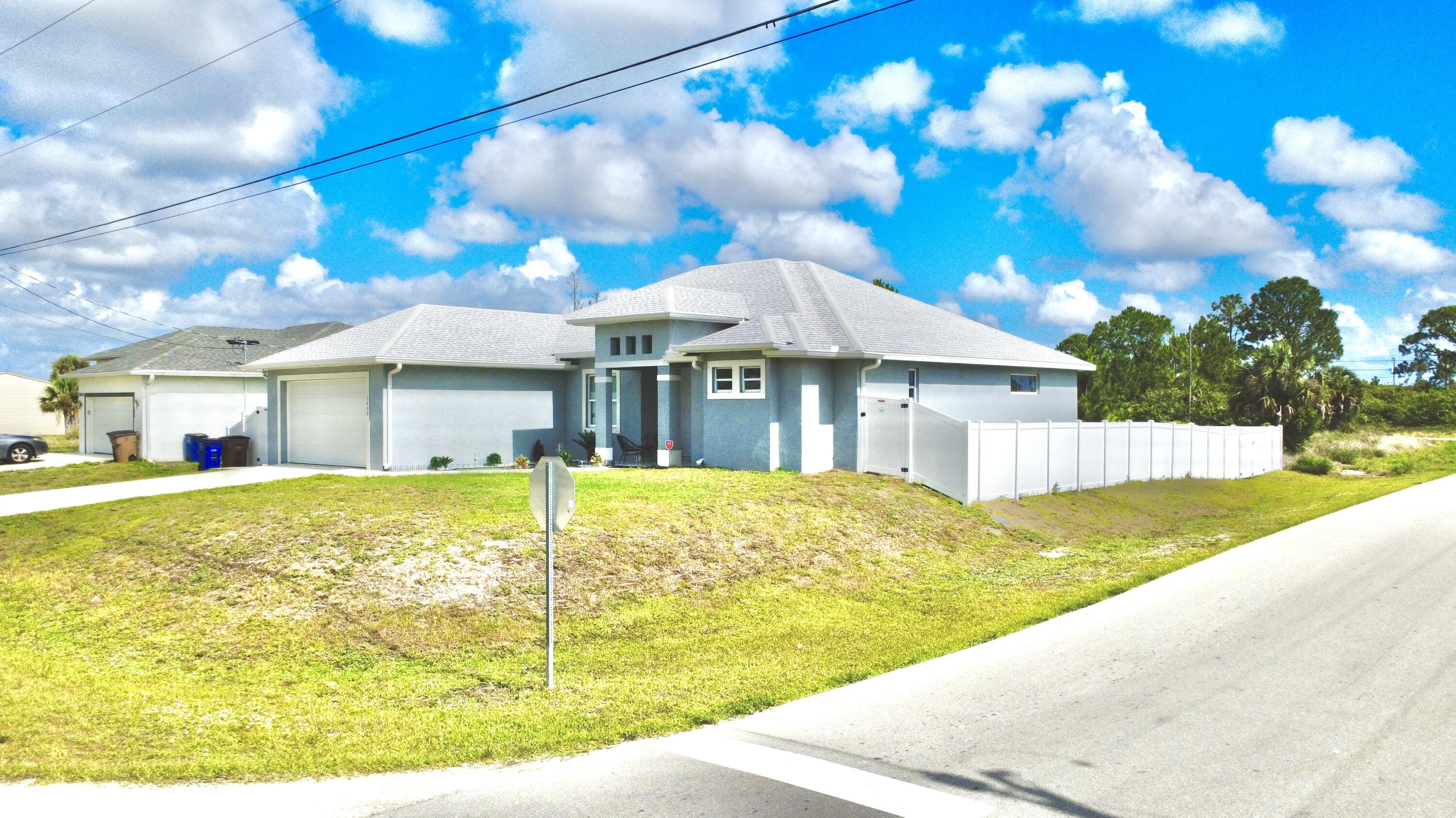 3900 SW 21st St Street SW