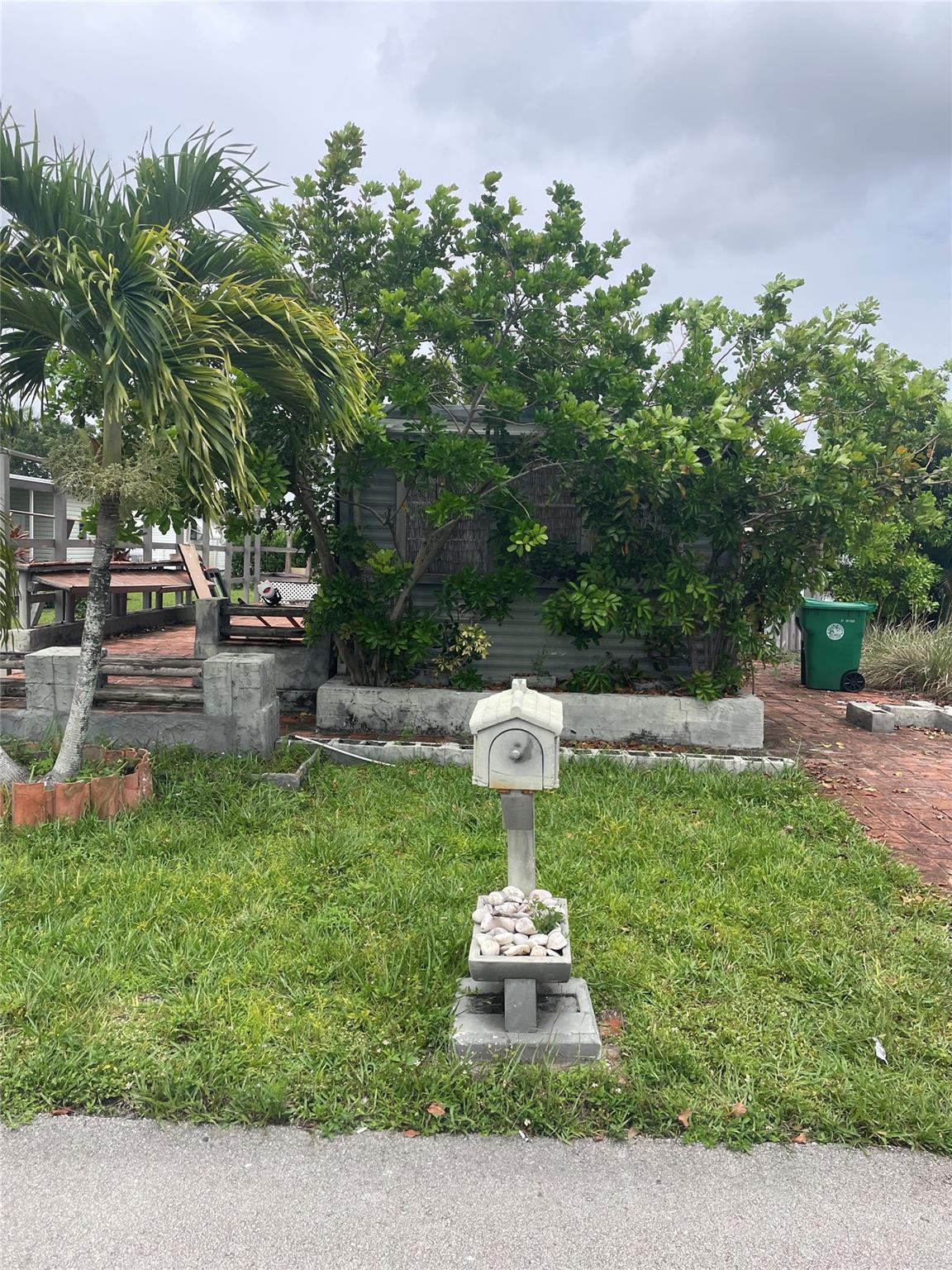 Great fixer upper handyman to make it your own or great to take down and put your new home there.
Assoc. states it is HOPA verified
Priced right for quick sale