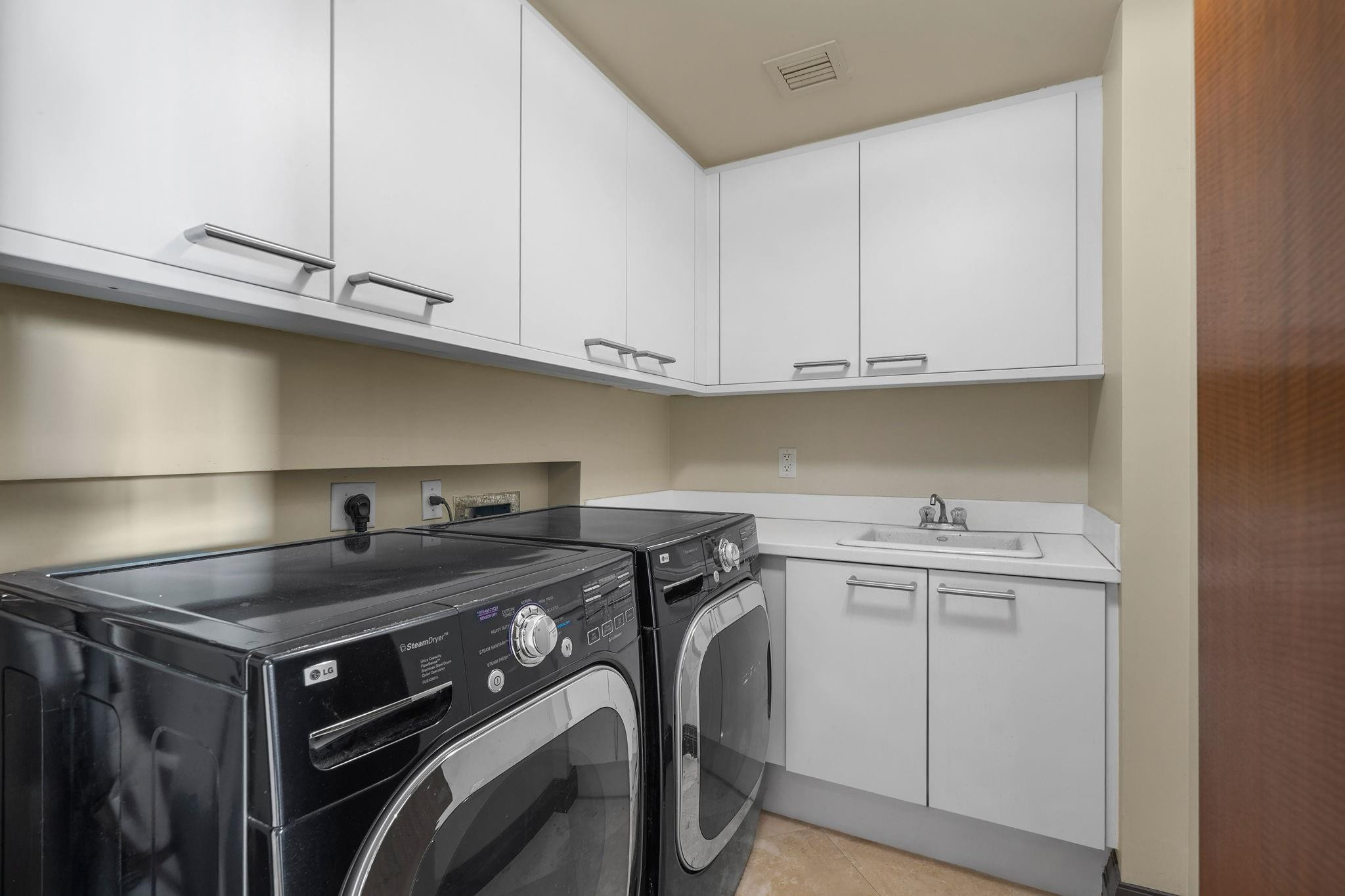 LAS OLAS GRAND - Residential