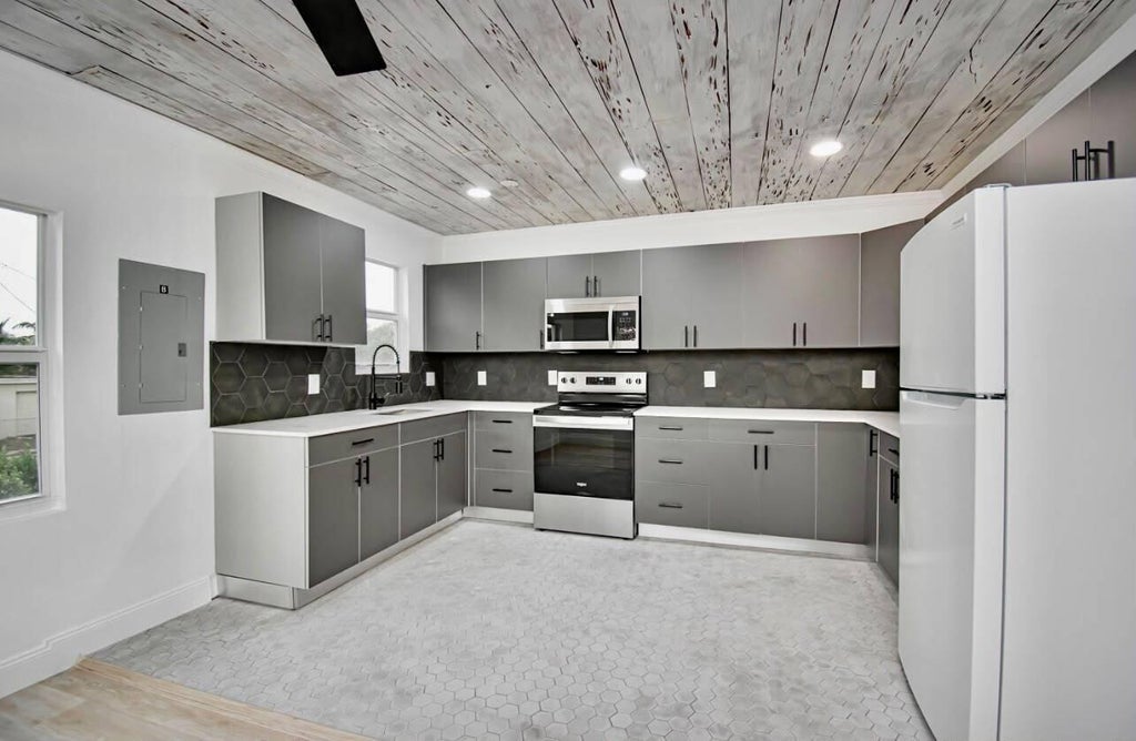 Photo of 318 N E Street, Lake Worth Beach, FL 33460 (MLS # B26068101)
