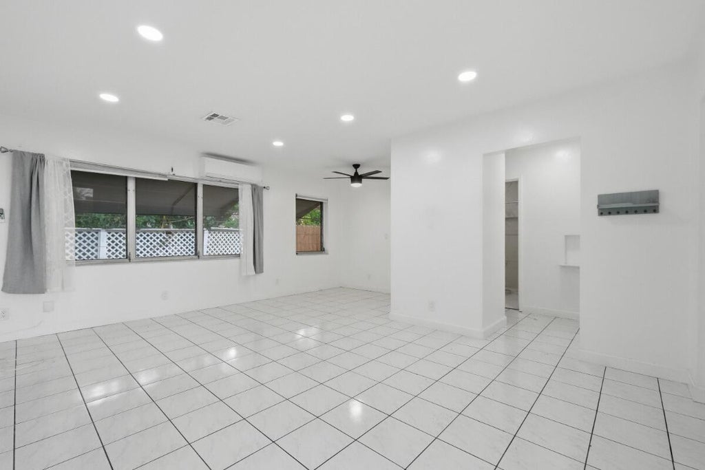 Photo of 1201 N VICTORIA PARK Road #1203, Fort Lauderdale, FL 33304 (MLS # B26060118)
