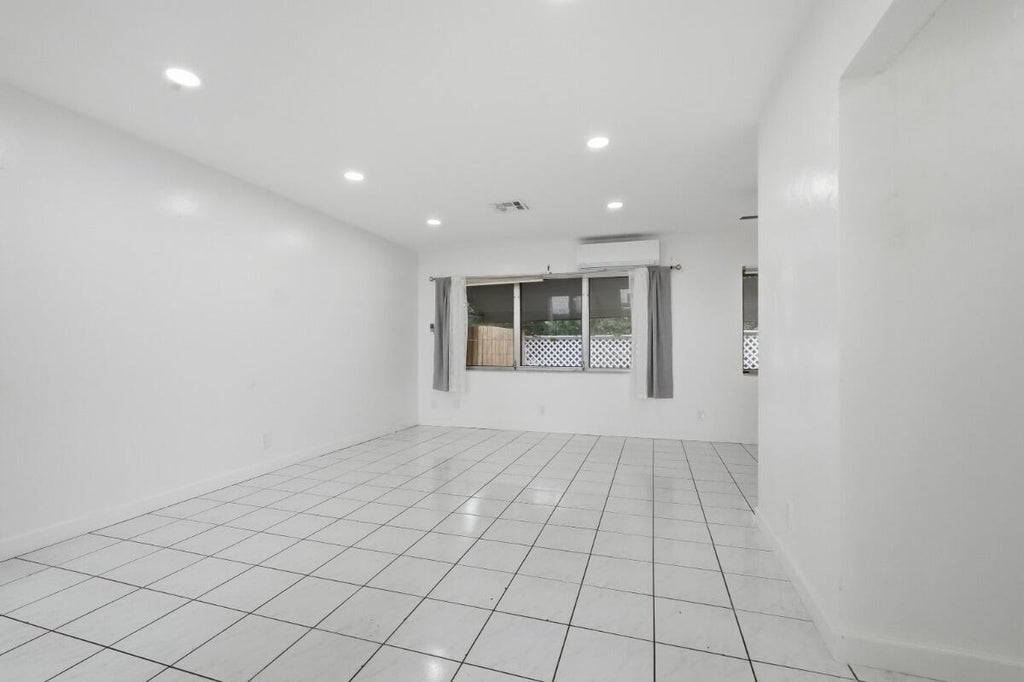 Photo of 1201 N VICTORIA PARK Road #1203, Fort Lauderdale, FL 33304 (MLS # B26060118)