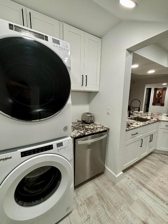 SHORES AT WELLINGTON II CONDO - Residential