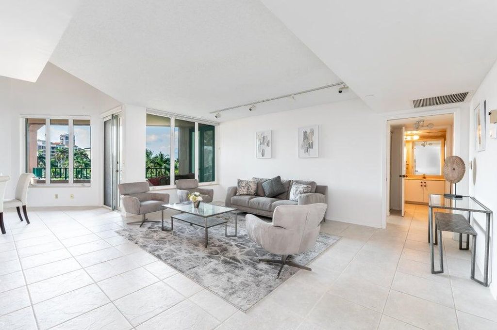 Photo of 120 SE 5th Avenue #Ph22, Boca Raton, FL 33432 (MLS # R11128221)