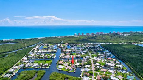 A home in Hutchinson Island