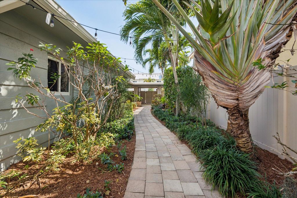 Photo of 1123 NE 14th Avenue #2, Fort Lauderdale, FL 33304 (MLS # B26027620)