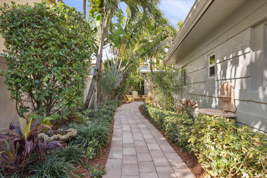 Photo of 1123 NE 14th Avenue #2, Fort Lauderdale, FL 33304 (MLS # B26027620)