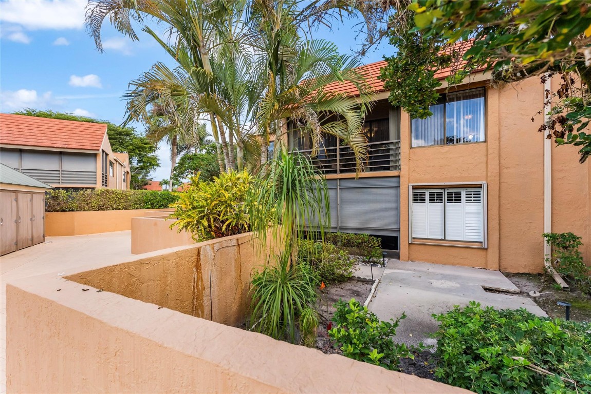 GREEN LAKES CONDO 1 THRU - Residential Lease