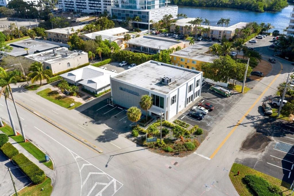 Photo of 900 NE 26th Avenue, Fort Lauderdale, FL 33304 (MLS # F10511622)