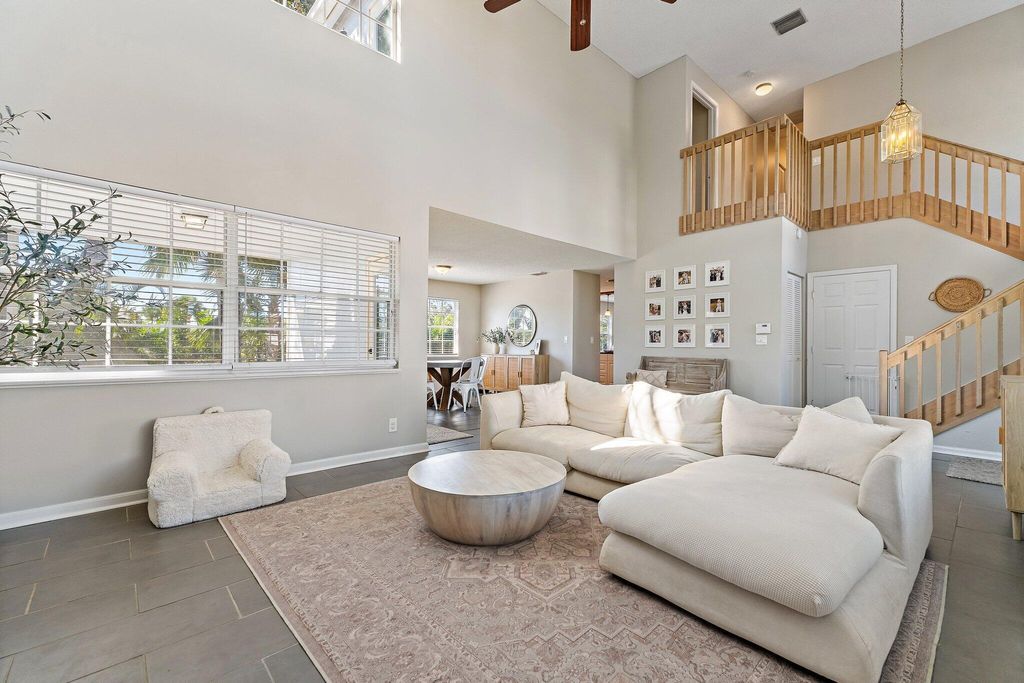 Photo of 18213 SE Fairview Circle, Jupiter, FL 33469 (MLS # R11160620)