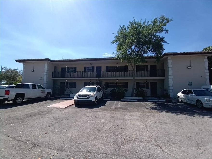 LOVELY UPDATED 2/2 AVAILABLE IN HIGHLY DESIRABLE LOCATION! THIS UNIT FEATURES FRESHLY PAINTED WALLS, TILED FLOORS THROUGHOUT LIVING AREA & WOOD FLOORS IN THE BEDROOMS, NEW BLINDS, CENTRAL A/C, WASHER & DRYER, CRYSTAL DINING ROOM CHANDELIER, STAINLESS STEEL APPLIANCES & GRANITE COUNTERS, LARGE SCREENED-IN BALCONY WITH LOVELY LAKEVIEW & MORE! QUIET RESIDENTIAL NEIGHBORHOOD CLOSE TO A+ SCHOOLS, SHOPPING, EXPRESSWAYS & GREAT PARKS. EASY TO SHOW, ON LBX.