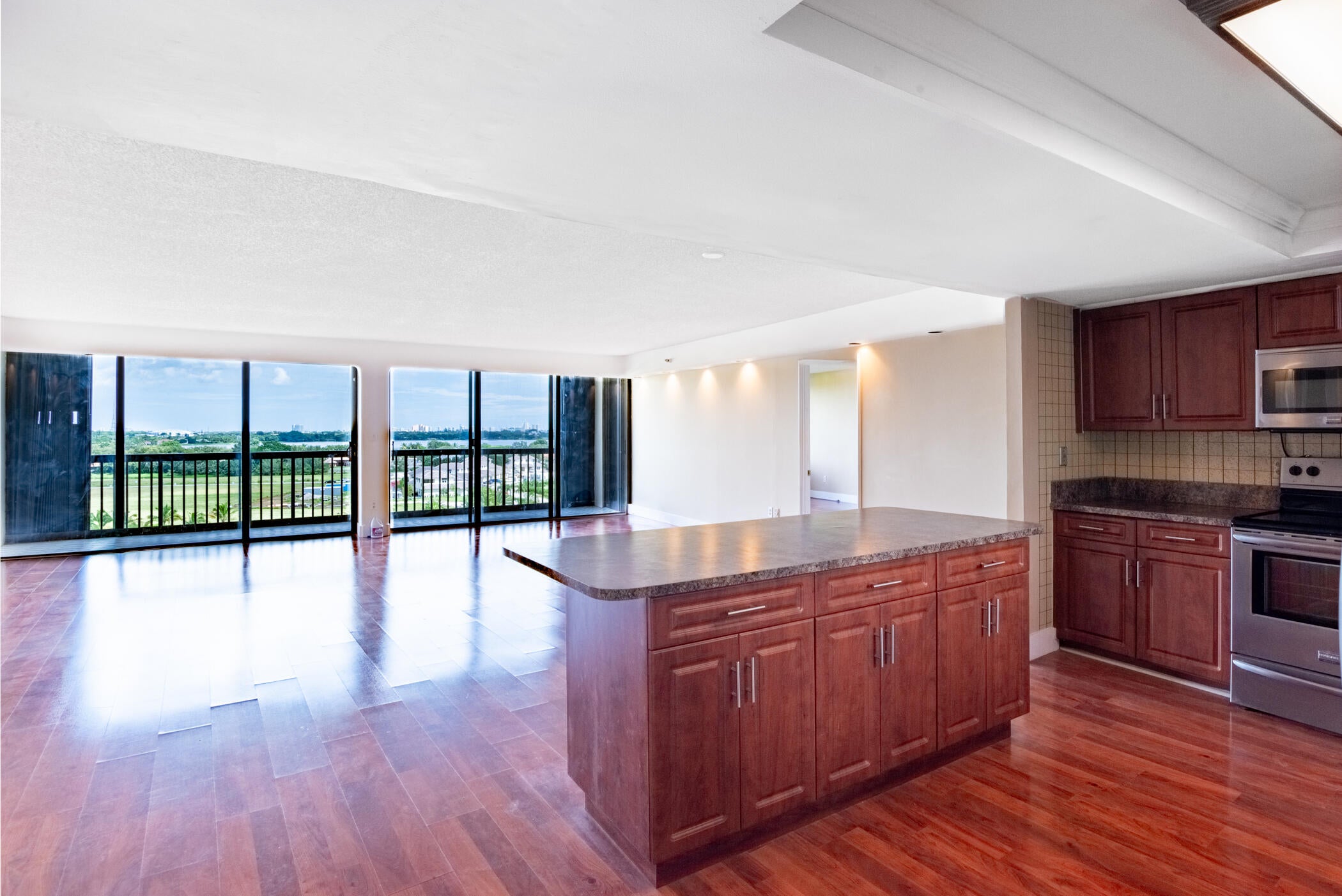 2480 PRESIDENTIAL Way 903