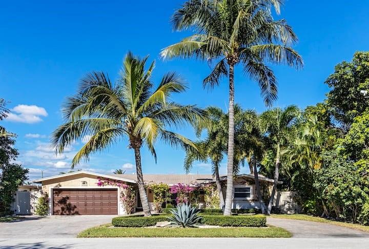 Photo of 2433 SE 11th St, Pompano Beach, FL 33062 (MLS # F10317172)